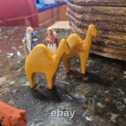 Arche de Noé antique en bois sculpté, art populaire en bois avec des animaux, vintage