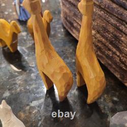 Arche de Noé antique en bois sculpté, art populaire en bois avec des animaux, vintage