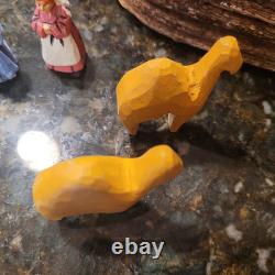 Arche de Noé antique en bois sculpté, art populaire en bois avec des animaux, vintage