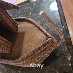 Arche de Noé antique en bois sculpté, art populaire en bois avec des animaux, vintage