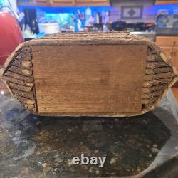 Arche de Noé antique en bois sculpté, art populaire en bois avec des animaux, vintage