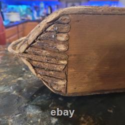 Arche de Noé antique en bois sculpté, art populaire en bois avec des animaux, vintage