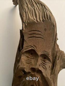 Art folklorique druidique en bois sculpté à la manière de Junior Cobb, bois flotté
