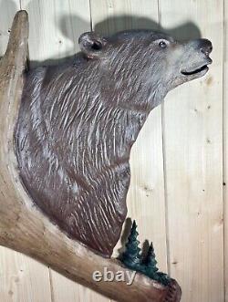Art mural d'ours taillé à la main en bois de cerf de chevreuil, sculpture à la tronçonneuse, art rustique de cabane folklorique.