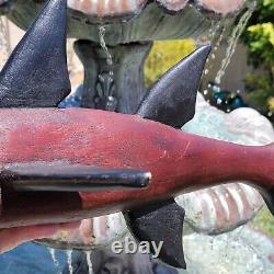 Art populaire : Requin en bois sculpté à la main, primitif et fantastique