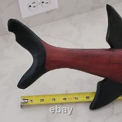 Art populaire : Requin en bois sculpté à la main, primitif et fantastique