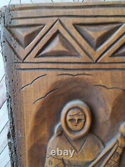 Art populaire Sculptée Bois Femme Européenne Vêtements Traditionnels 9x14 Primitif Vintage