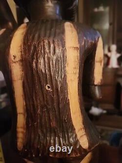 Art populaire Tiki tahitien en bois sculpté à la main Hommes 22 pouces de hauteur Bois massif Rare