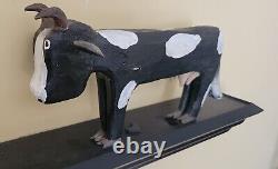 Art populaire : Vache sculptée par l'artiste bien-aimée du Kentucky, Minnie Adkins