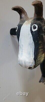 Art populaire : Vache sculptée par l'artiste bien-aimée du Kentucky, Minnie Adkins