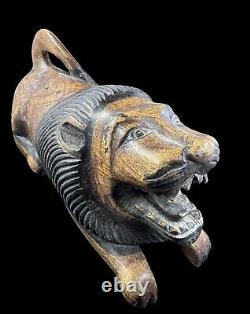 Art populaire américain - Lion en bois sculpté et peint à la main
