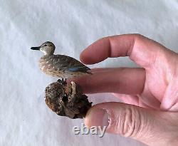 Art populaire américain Miniature Sculpture en bois sculpté Oiseau Figurine Peinte Ralph E Stuart