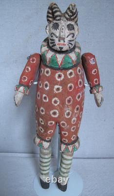 Art populaire ancien clown en bois sculpté et peint / chat avec bras et jambes articulés vers les années 1930