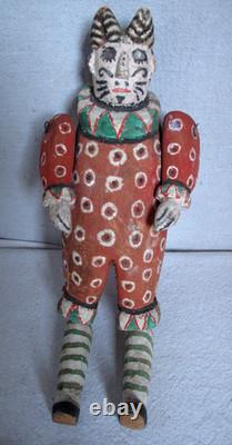 Art populaire ancien clown en bois sculpté et peint / chat avec bras et jambes articulés vers les années 1930