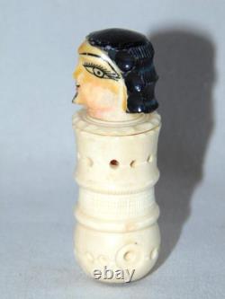 Art populaire ancien sculpté à la main, peint, homme avec barbe de trois jours, bobine de fil à coudre