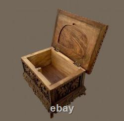 Art populaire antique Yildirim Turquie Boîte à pieds en bois de noyer sculpté avec étiquette originale