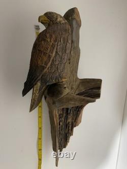 Art populaire antique en bois sculpté, aigle américain sur perchoir d’arbre 13