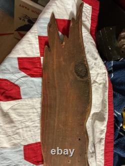 Art populaire avec aigle sculpté, drapeau et étoiles sculptées