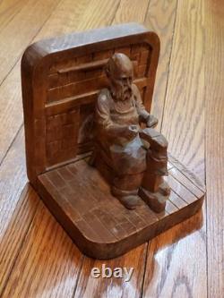 Art populaire en bois rare, cordonnier sculpté à la main par André Bourgault, signé