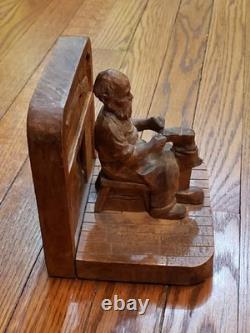 Art populaire en bois rare, cordonnier sculpté à la main par André Bourgault, signé