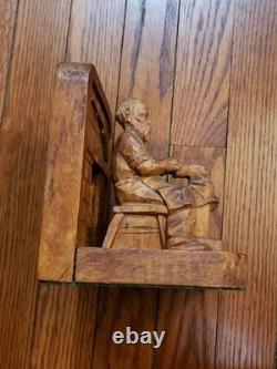 Art populaire en bois rare, cordonnier sculpté à la main par André Bourgault, signé