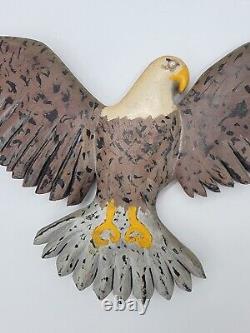 Art populaire en bois sculpté Aigle peint Trouvaille de domaine