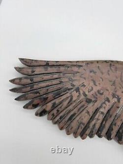 Art populaire en bois sculpté Aigle peint Trouvaille de domaine