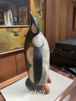 Art populaire en bois sculpté de manchot vintage