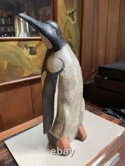 Art populaire en bois sculpté de manchot vintage