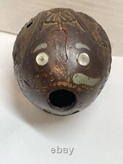 Art populaire en bois sculpté de marin en noix de coco, banque à poissons coloniale britannique géorgienne antique