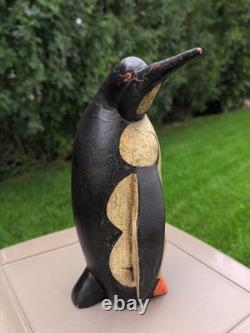 Art populaire en bois sculpté de pingouin vintage