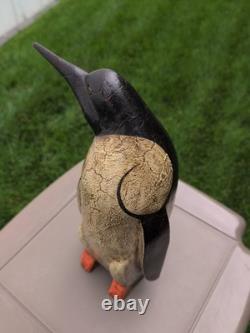 Art populaire en bois sculpté de pingouin vintage