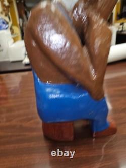 Art populaire outsider, sculpture sur bois, Joe McCuaig, Afro-Américain se reposant