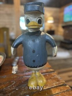 Art populaire primitif sculpture sur bois. Canard. Peint ancien.