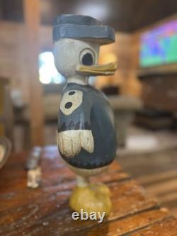 Art populaire primitif sculpture sur bois. Canard. Peint ancien.