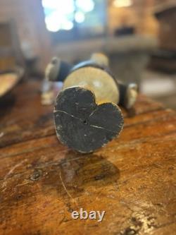 Art populaire primitif sculpture sur bois. Canard. Peint ancien.