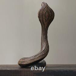 Art populaire vintage cobra en bois sculpté à la main