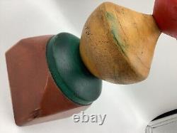 Art populaire vintage de Pennsylvanie, sculpture sur bois, oiseau peint sur socle, signé C-VP, vers 1998