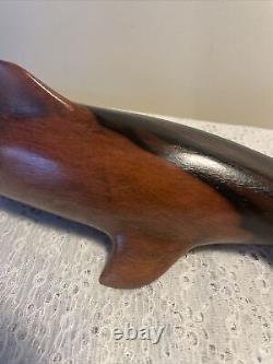 Art populaire vintage en bois dur sculpté à la main représentant un requin-marteau et des requins de récif