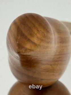 Art populaire vintage sculpté en bois de butternut signé Evelyn E Yonkin
