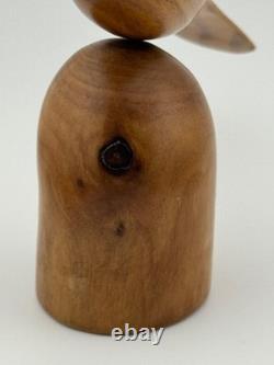 Art populaire vintage sculpté en bois de butternut signé Evelyn E Yonkin