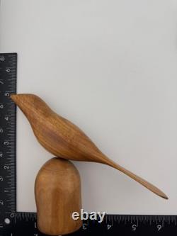 Art populaire vintage sculpté en bois de butternut signé Evelyn E Yonkin
