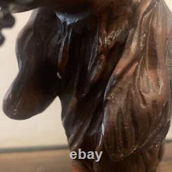 Art populaire vintage, sculpture sur bois de acajou sculptée à la main d'un chien de chasse Colvert Cocker