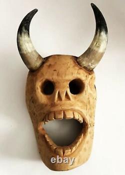 Artisanat populaire en bois sculpté de l'État mexicain de Guerrero : Masque Diablo Tzompantli en cornes de taureau de 22 pouces.