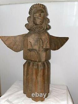 Artisanat populaire étranger - Ange en bois sculpté en colère, mesurant 15 pouces de haut avec des ailes, une seule pièce de bois.