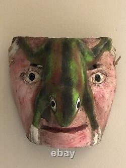 Artisanat populaire mexicain - Masque en bois sculpté à la main avec nez de grenouille