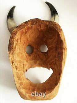 Artisanat populaire mexicain en bois sculpté de Guerrero : masque de Diablo avec cornes de taureau Tzompantli de 22 pouces.