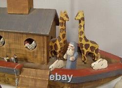 Artiste Vtg Sculpté ARCHE DE NOÉ Art Populaire Signé Ensemble avec 40 Animaux en Bois Grand 25