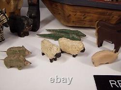 Artiste Vtg Sculpté ARCHE DE NOÉ Art Populaire Signé Ensemble avec 40 Animaux en Bois Grand 25
