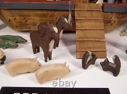 Artiste Vtg Sculpté ARCHE DE NOÉ Art Populaire Signé Ensemble avec 40 Animaux en Bois Grand 25